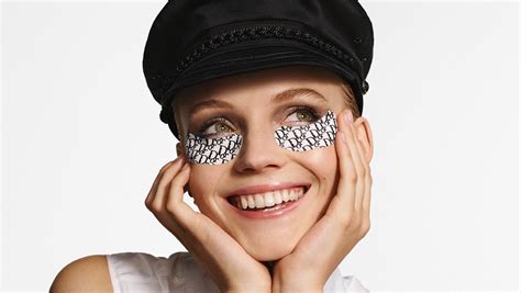 Dior eye reviver patches